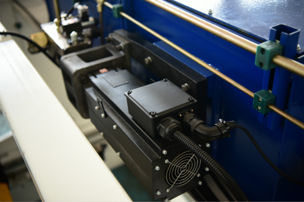 折彎?rùn)C(jī)細(xì)節(jié)圖