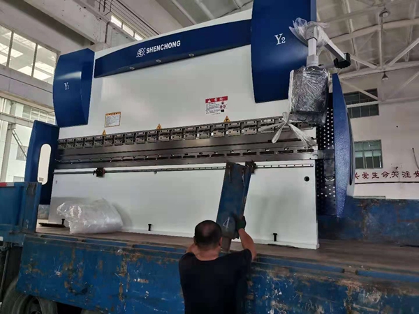 125Tx4米電液數(shù)控折彎?rùn)C(jī)