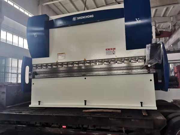 300Tx4米高精度數(shù)控折彎機(jī)