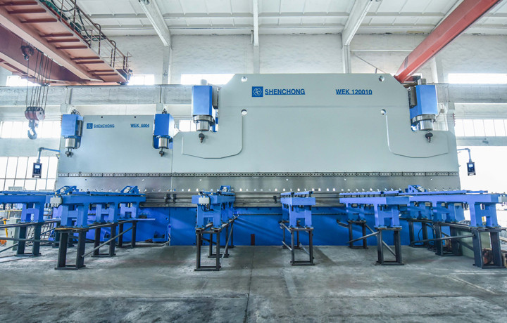 雙機(jī)聯(lián)動(dòng)數(shù)控折彎機(jī)1200T10000+600T4000出口到韓國.jpg